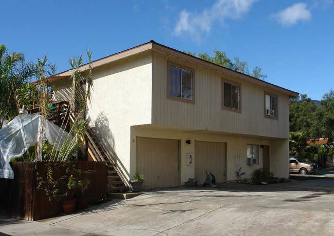 213 Eucalyptus St in Ojai, CA - Building Photo - Building Photo