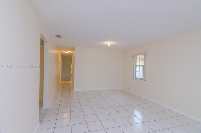 3373 SW 28th Terrace in Miami, FL - Building Photo - Building Photo