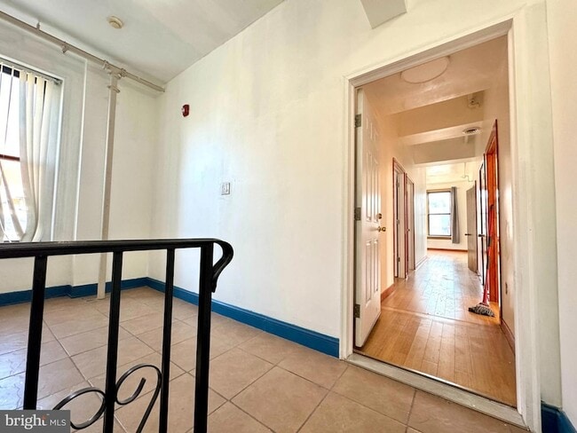 1301 Vine St, Unit 3 in Philadelphia, PA - Building Photo - Building Photo