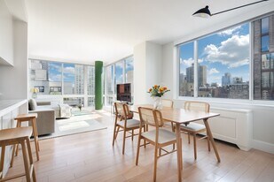 389 E 89th St in New York, NY - Building Photo