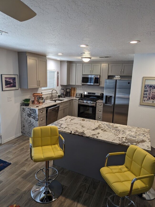 3804 Sierra Madre Dr NE in Albuquerque, NM - Building Photo - Building Photo