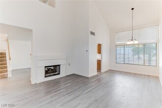 313 Tuscany Ct in Henderson, NV - Building Photo - Building Photo