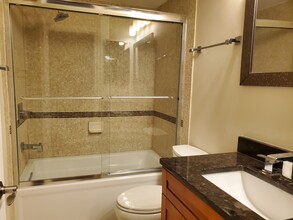 1097 Paper Mill Ct NW in Washington, DC - Building Photo - Building Photo