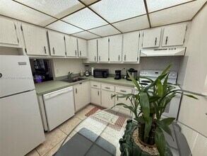 8101 Camino Real in Miami, FL - Building Photo - Building Photo