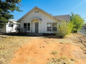 709 S Avenue B in Portales, NM - Building Photo