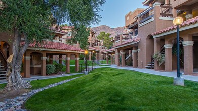 Skyline Gateway in Tucson, AZ - Foto de edificio - Building Photo