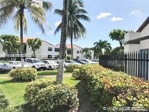 9431 Fontainebleau Blvd in Miami, FL - Building Photo - Building Photo