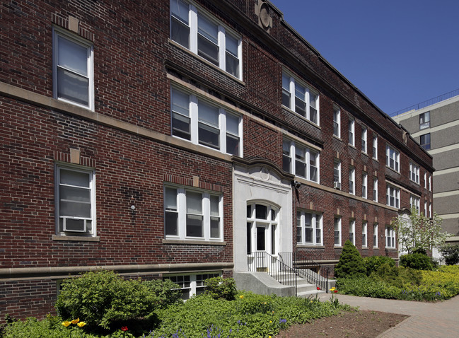 Longwood Park in Brookline, MA - Foto de edificio - Building Photo