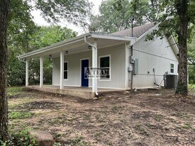 1012 Whispering Springs Dr in Tool, TX - Building Photo
