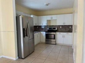 28115 SW 143rd Ct in Homestead, FL - Building Photo