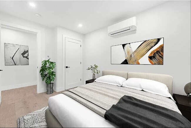 241 W 75th St-Unit -1 in New York, NY - Building Photo - Building Photo