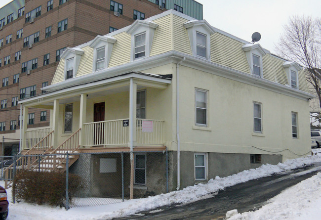 100 Spruce St in Stamford, CT - Foto de edificio - Building Photo