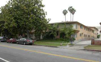 1745 N Winona Blvd in Los Angeles, CA - Building Photo - Building Photo