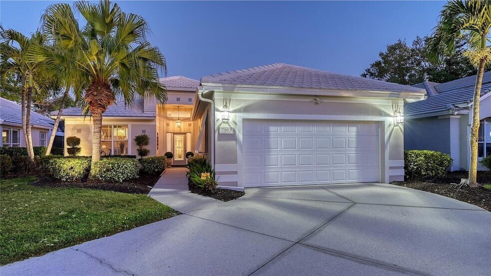 7903 Hampton Ct in University Park, FL - Building Photo
