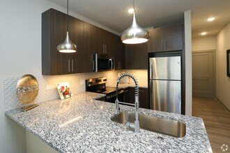 680 E Algonquin Rd in Schaumburg, IL - Building Photo - Building Photo