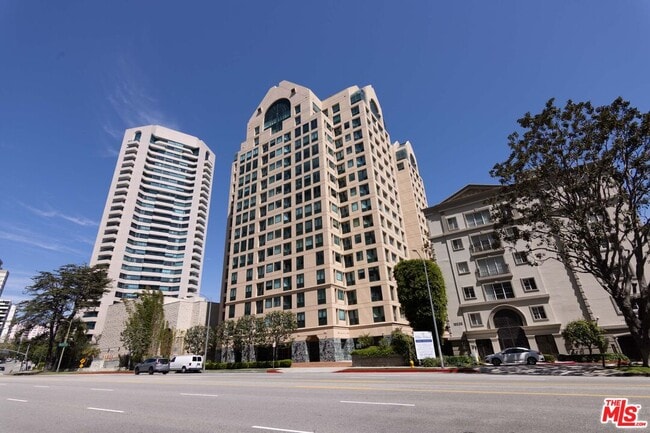 property at 10520 Wilshire Blvd