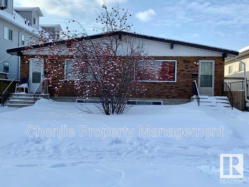 12010-12101 101 St NW in Edmonton, AB - Building Photo