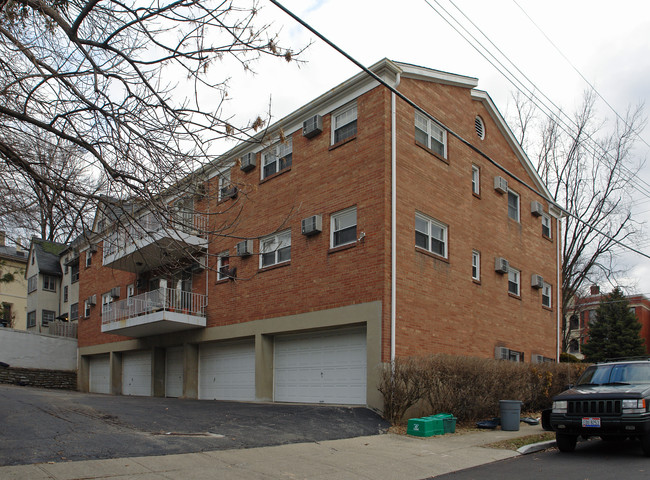 2401 Grandview Ave in Cincinnati, OH - Building Photo - Building Photo