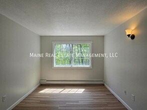 10 Tall Pines Dr in Lewiston, ME - Building Photo - Building Photo