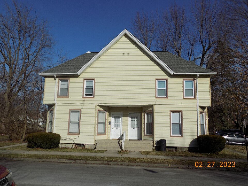 402 W 5th St in Elmira, NY - Building Photo