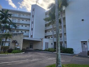 3181 S Ocean Dr in Hallandale Beach, FL - Building Photo - Building Photo