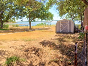 9142 Co Rd 197 in Breckenridge, TX - Foto de edificio - Building Photo