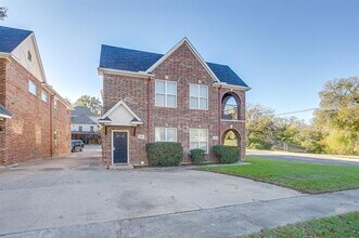 2700 McCart Ave in Fort Worth, TX - Building Photo - Building Photo