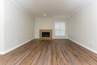 Lakeside Apartments in Dallas, TX - Foto de edificio - Interior Photo