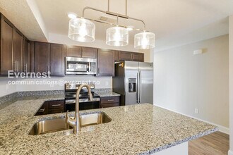 1000 Henry Pl Blvd in Clarksville, TN - Foto de edificio - Building Photo