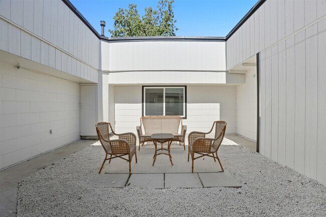 7819 Bayside Dr in Beach City, TX - Foto de edificio - Building Photo
