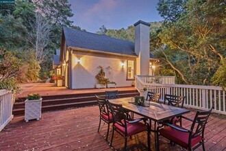 720 Miner Rd in Orinda, CA - Foto de edificio - Building Photo