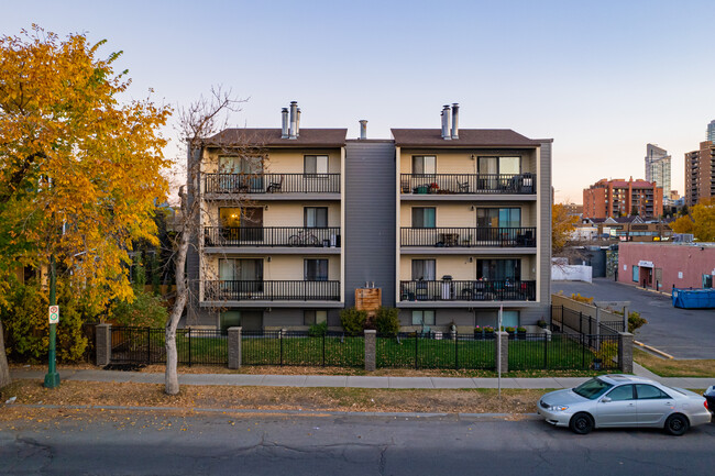 1512 16 Av SW in Calgary, AB - Building Photo - Building Photo