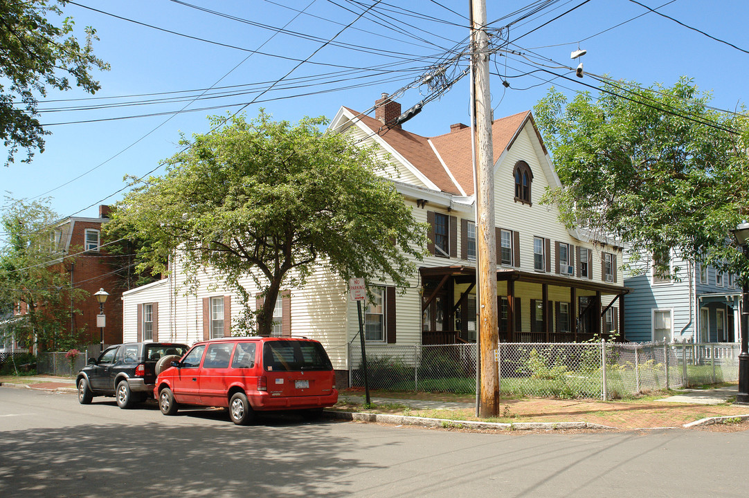 12-14 Delano St in Poughkeepsie, NY - Building Photo