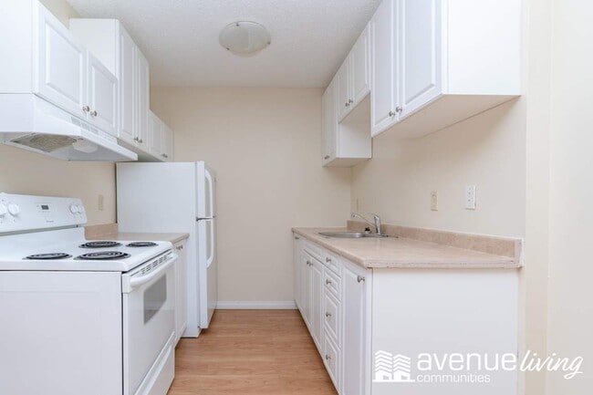 Oakdale Apartments in Prince Albert, SK - Building Photo - Building Photo