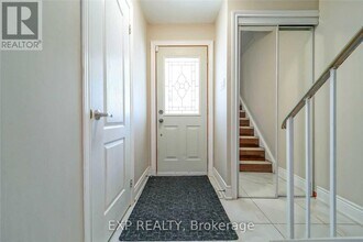 7 Hollyhedge Ct in Brampton, ON - Building Photo - Building Photo