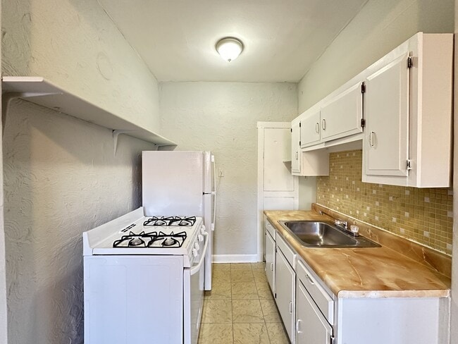 2249 W Wilson Ave in Chicago, IL - Building Photo - Building Photo