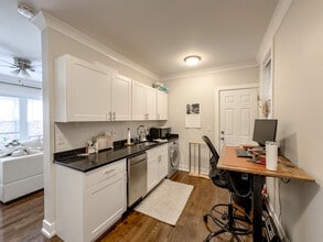 648 W Roscoe St, Unit N3 in Chicago, IL - Building Photo - Building Photo