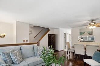 1094 Manchester Cir in Grayslake, IL - Building Photo - Building Photo