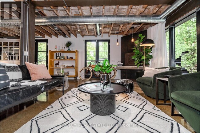 9 Peyton Ln in Toronto, ON - Building Photo - Building Photo