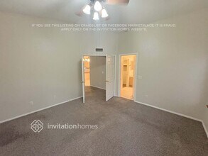 7934 W Laurel Ln in Peoria, AZ - Foto de edificio - Building Photo