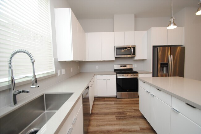 1270 N Post Oak Rd in Houston, TX - Foto de edificio - Building Photo