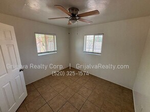 4626 E Douglas St in Tucson, AZ - Building Photo - Building Photo