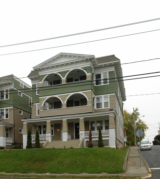 34 Fairview Ave in Hudson, NY - Building Photo