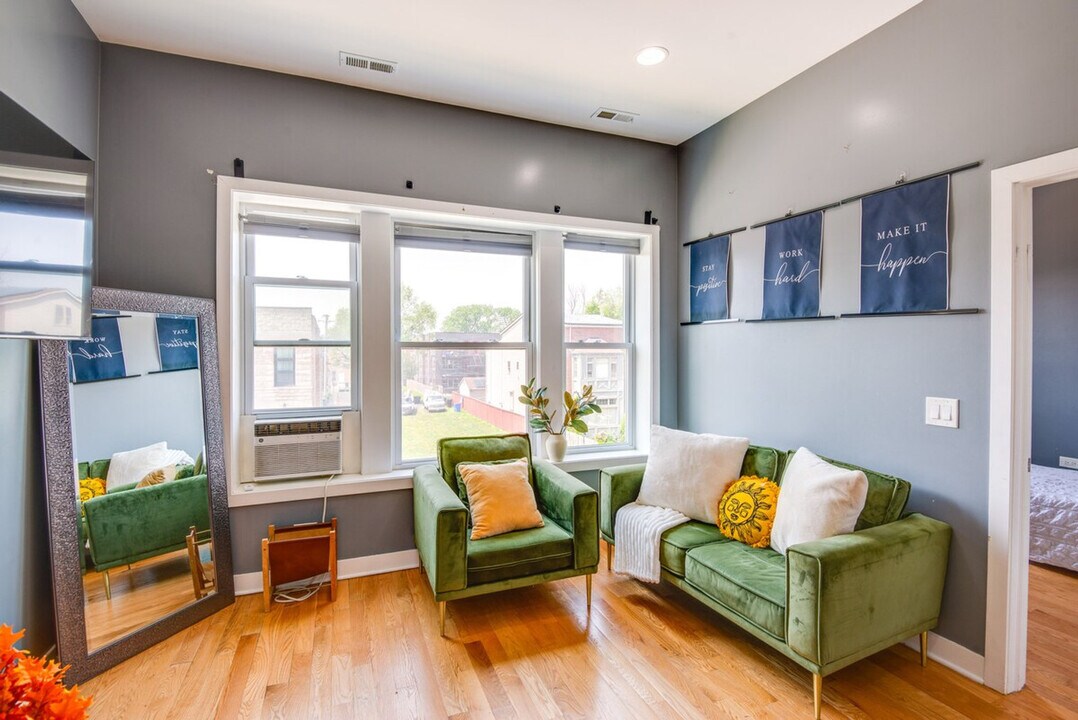 4241 S Langley Ave in Chicago, IL - Building Photo