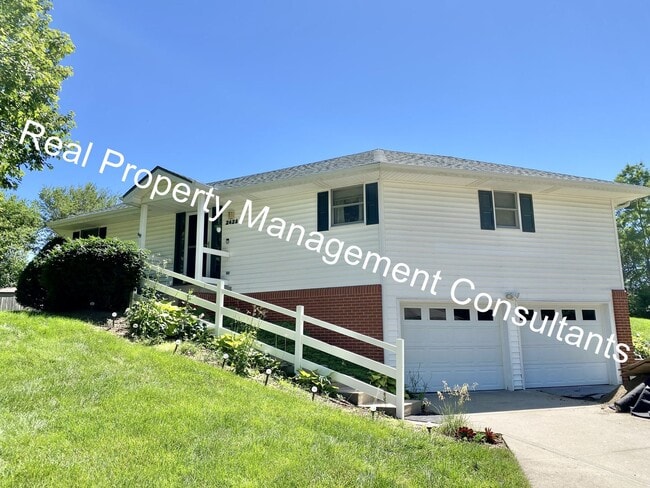 2428 Little Blue Ct in Liberty, MO - Building Photo - Building Photo
