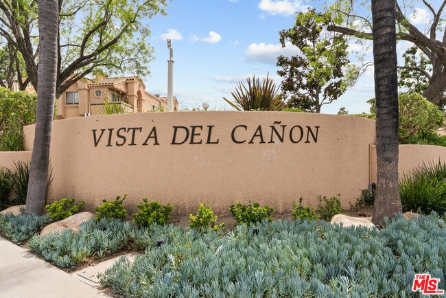 18812 Vista Del Canon in Santa Clarita, CA - Building Photo - Building Photo