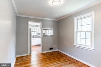 2759 W George Mason Rd in Falls Church, VA - Building Photo - Building Photo