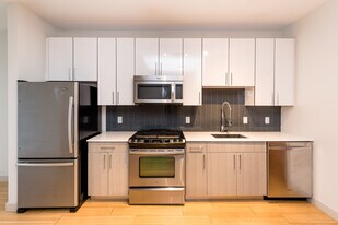 320 D St, Unit 104 in Boston, MA - Building Photo