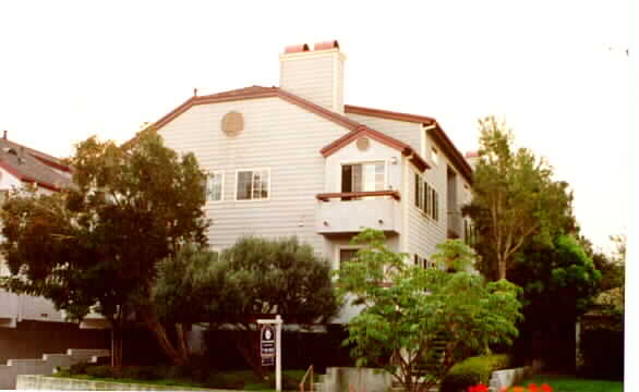 6628 W 86TH PL in Los Angeles, CA - Building Photo