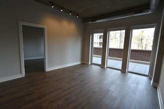 3832 N Broadway St, Unit 406 in Chicago, IL - Building Photo - Building Photo